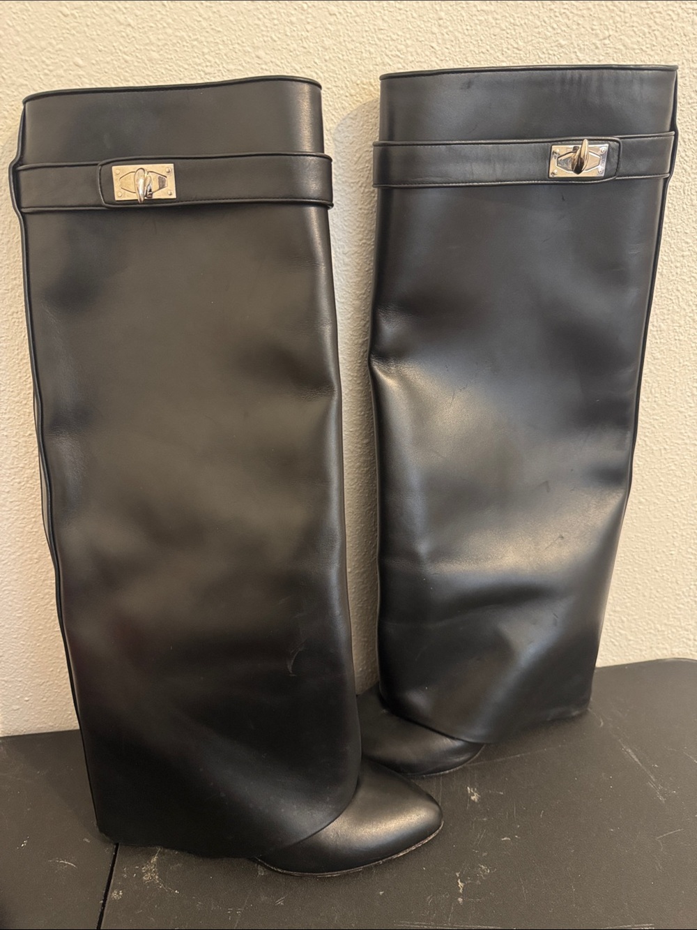 Authentic Original Givenchy shark boot. No lock style